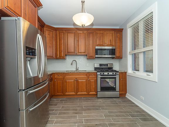 3rd image of 3552 W Evergreen Ave #1
