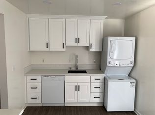 1004 E 32nd St APT D, Signal Hill, CA 90755