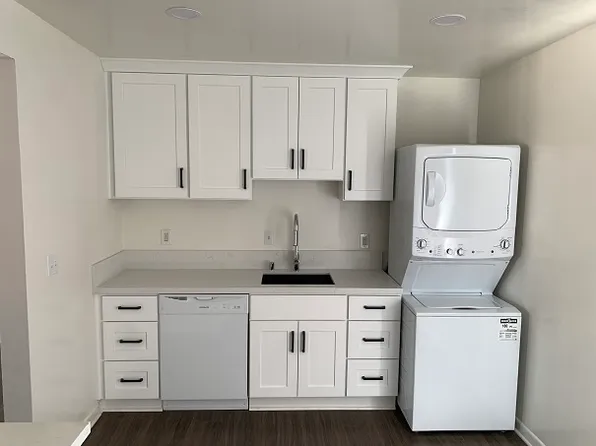 1004 E 32nd St APT D, Signal Hill, CA 90755