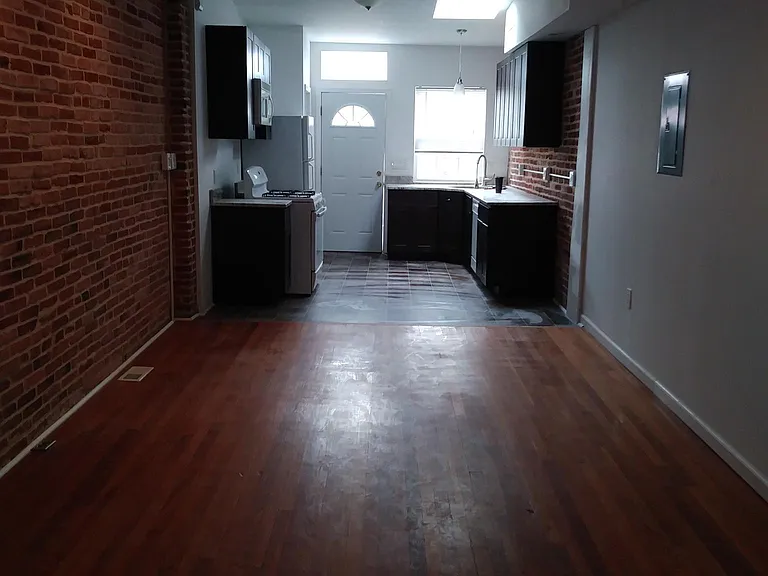 1118 Sargeant St — Photo 2