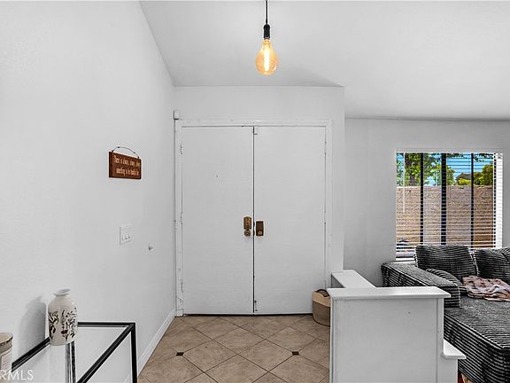 5th image of 1312 Camelot Dr