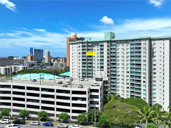 3009 Ala Makahala Pl APT 1106, Honolulu, HI 96818