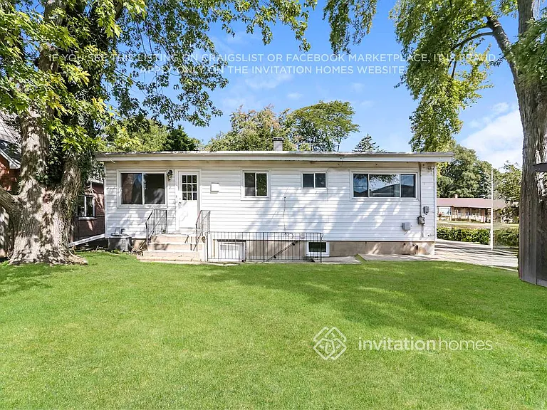 1902 E Evergreen St — Photo 17