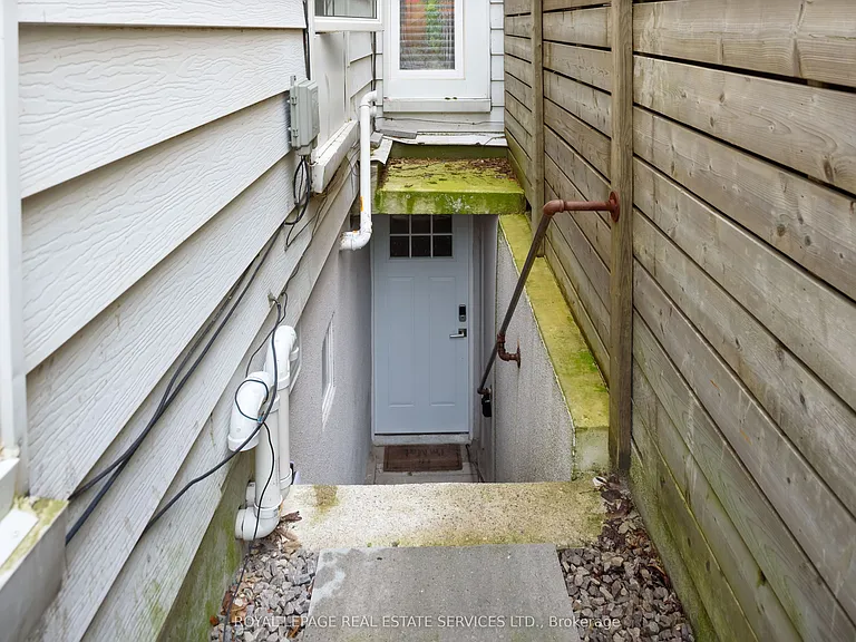 81 Major St #LOWER — Photo 20