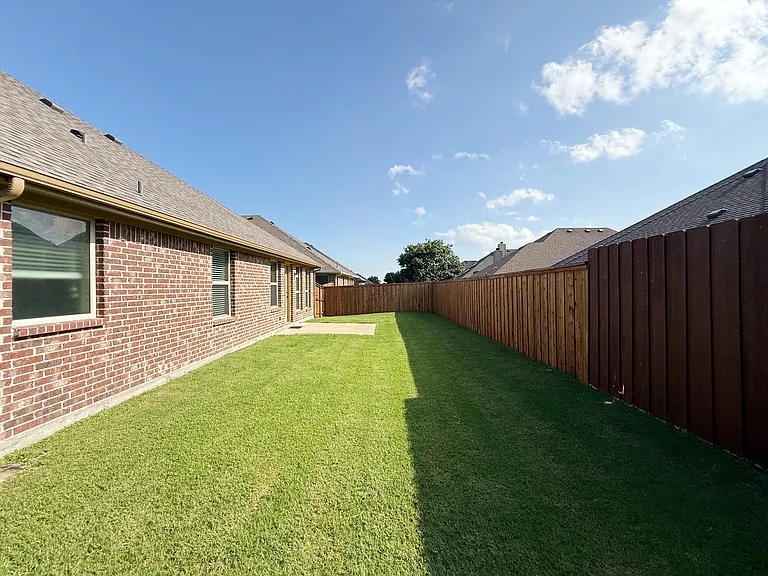 4303 Oak Bluff Dr — Photo 37