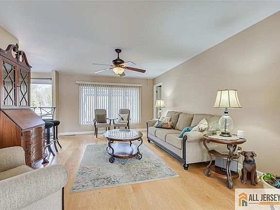 4th image of 26 Winant Rd