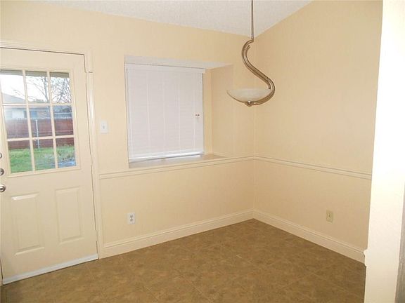 5th image of 1302 Wyndham Dr