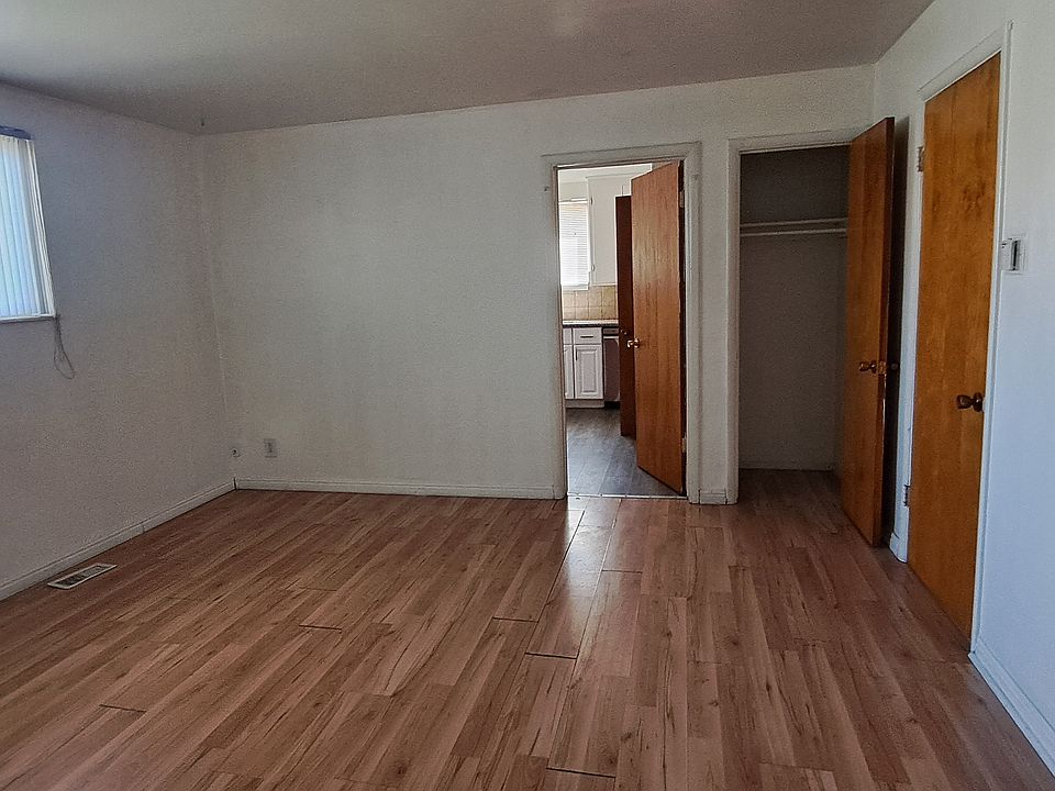 living room/entrance