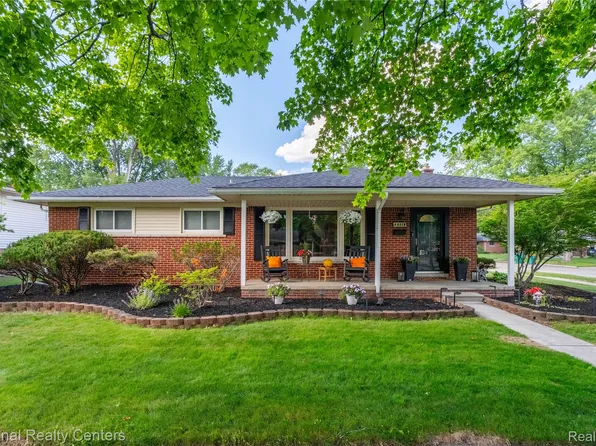 33112 Kirby St, Farmington, MI 48336