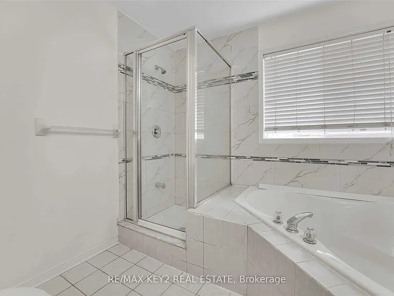 633 Caboto Trl — Photo 25