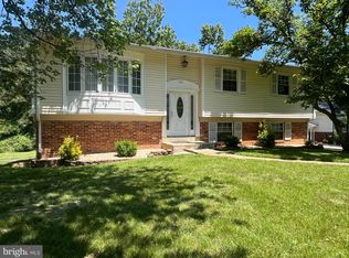 7001 Kepner Ct, Lanham, MD 20706