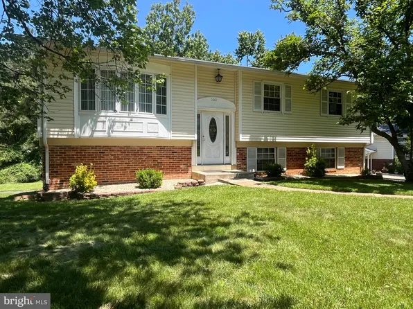 7001 Kepner Ct, Lanham, MD 20706