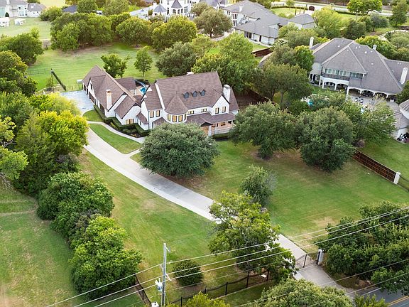 3rd image of 276 Pine Dr