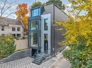 71 Ardmore Rd, Toronto, ON M5P 1W1