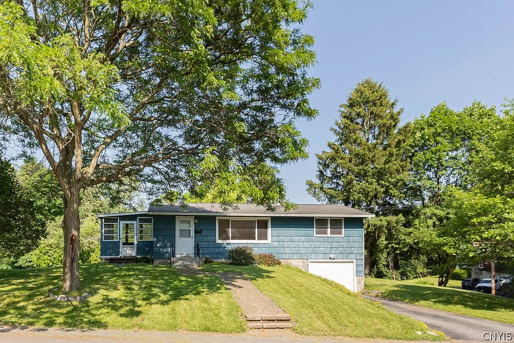 3 bed, 1.5 bath, 936 sqft, $2,400 — Photo 3