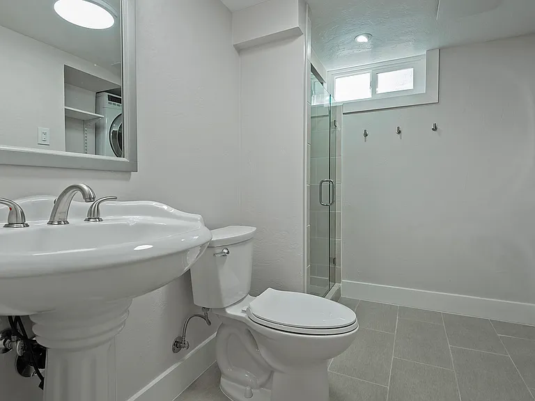 2538 E Wilmington Ave — Photo 11