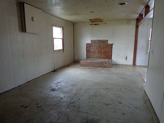 4th image of 488 Littleton St