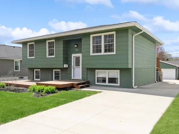528 10th St, West Des Moines, IA 50265