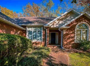 888 S Long Dr, Springfield, MO 65802