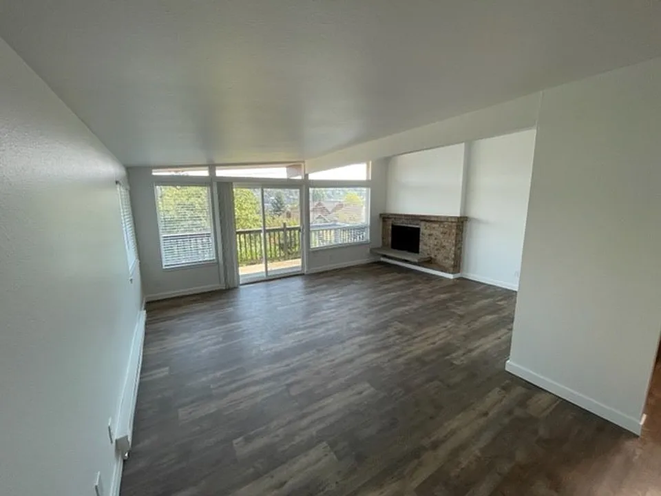 3459 23rd Ave W