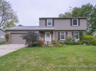 2027 Edgewood Ave SE, Grand Rapids, MI 49546