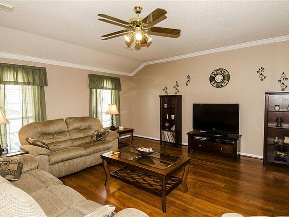 5th image of 18115 Garden Manor Dr
