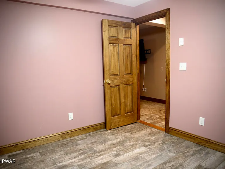 549 Lakeview Dr W — Photo 29