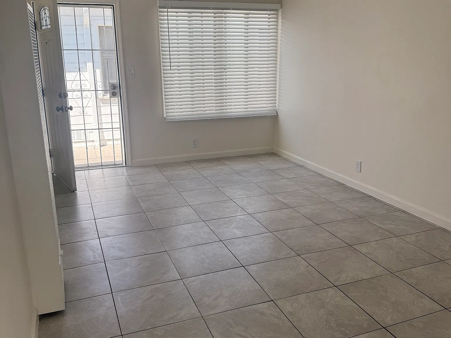 Studio, 375 sqft, $1,495 — Photo 2