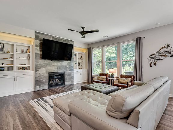 3rd image of 3436 Vicar Ln