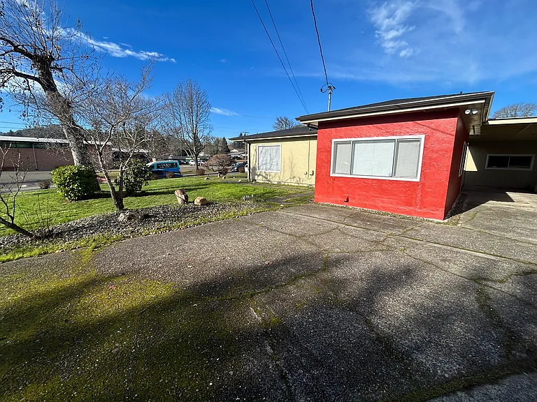 1919 NW Kline St — Photo 28