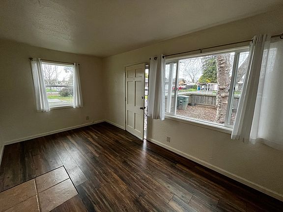 2nd image of 1660 Jennings Ave