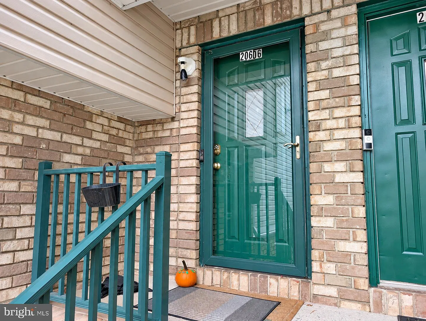 2 bed, 2.5 bath, 1340 sqft, $3,200 — Photo 2