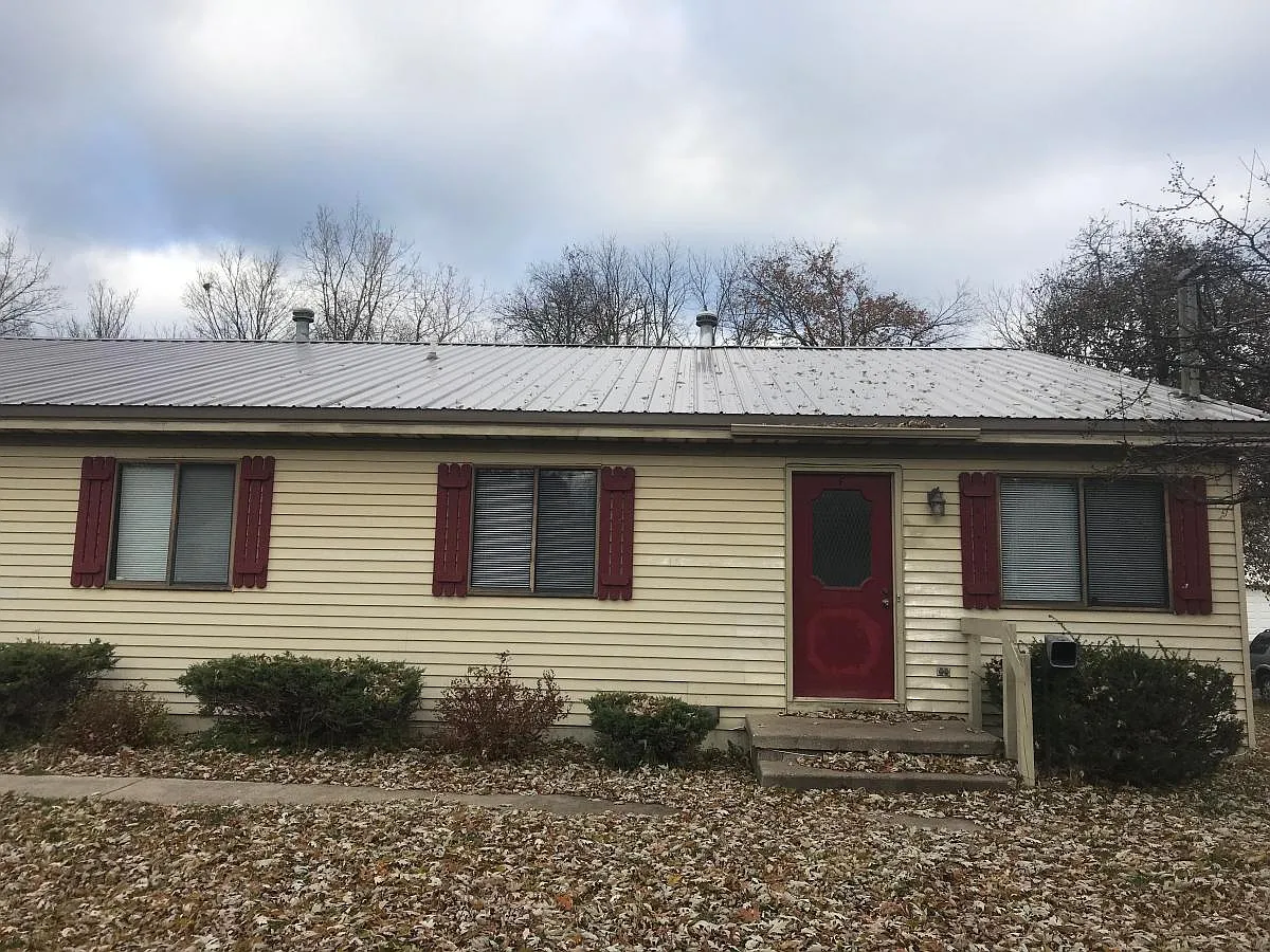 5631 Hughes Rd APT F photo 1