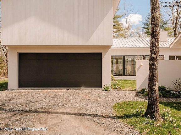 4th image of 131 Oakley Road