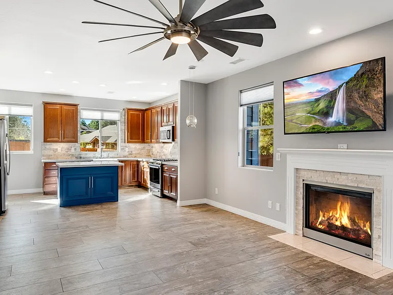 1196 N Waterside Dr — Photo 4