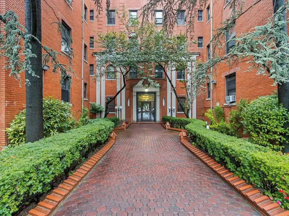 300 Ocean Parkway image 16 of 16