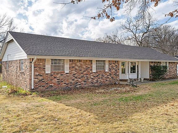 4th image of 220 E 2nd Ave