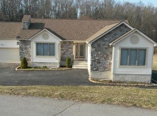 306 Rustic Dr, East Stroudsburg, PA 18302