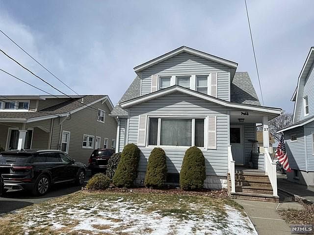 1st image of 27 William St