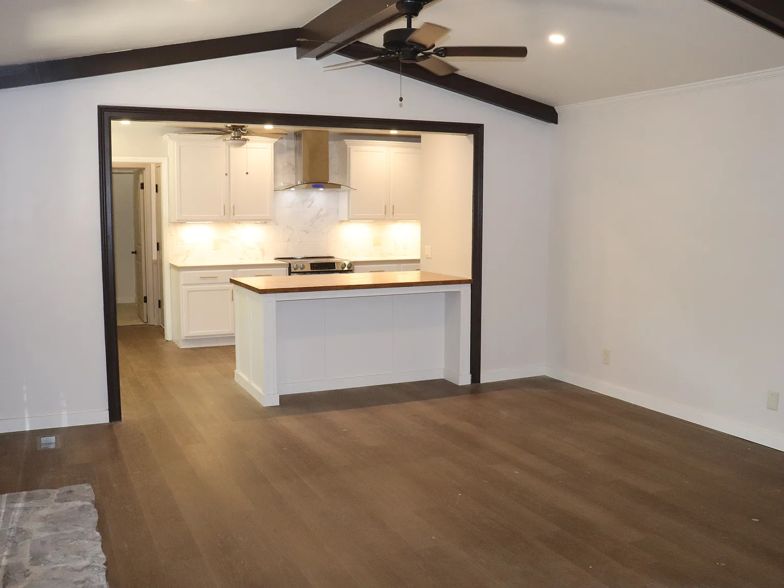 3 bed, 1800 sqft, $1,825 — Photo 3