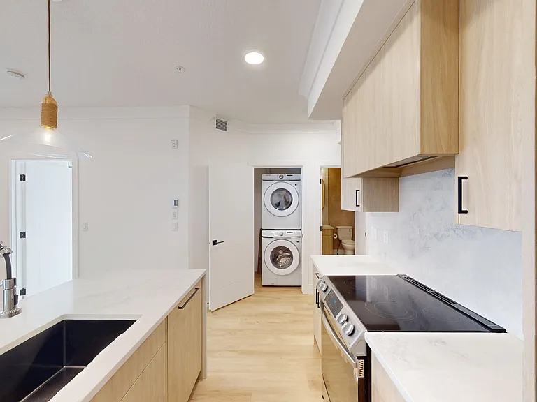 208 Dieppe Dr SW — Photo 3