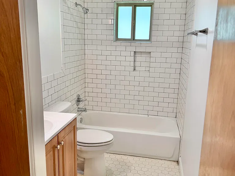 442 Hillbrook Dr — Photo 15