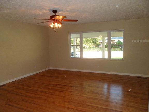 5th image of 101 Argyle Dr #1
