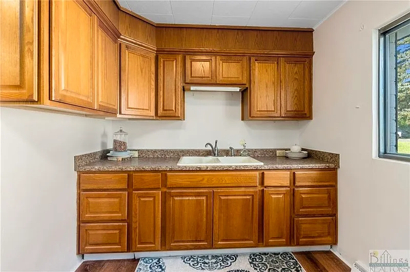 3 bed, 1.0 bath, $1,350 — Photo 2