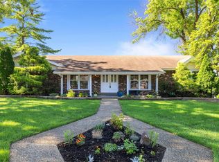 514 Glan Tai Dr, Ballwin, MO