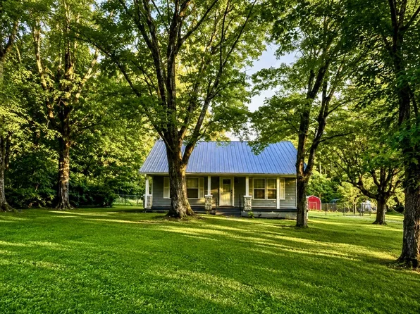 3328 Church St, Burns, TN 37029