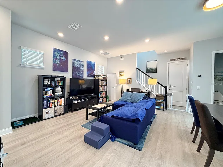 660 Rosewood Way — Photo 8