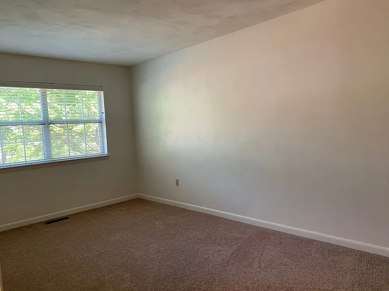 418 Marlington St — Photo 8