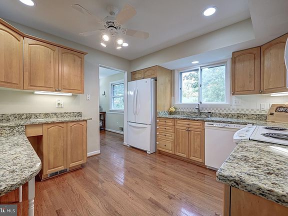 3rd image of 5066 Summer Day Ln