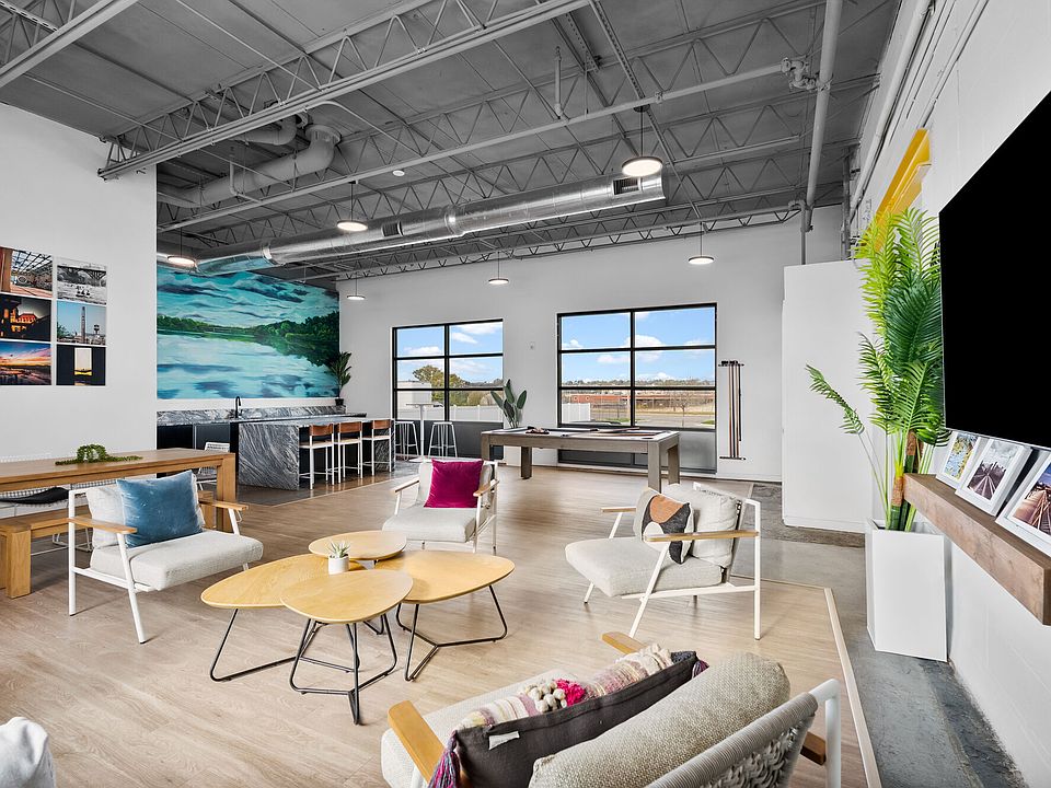 1st image of 1125 Commerce Rd #113